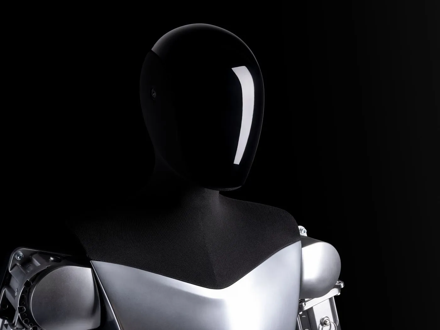 Robot umanoide illuminato su fondo nero